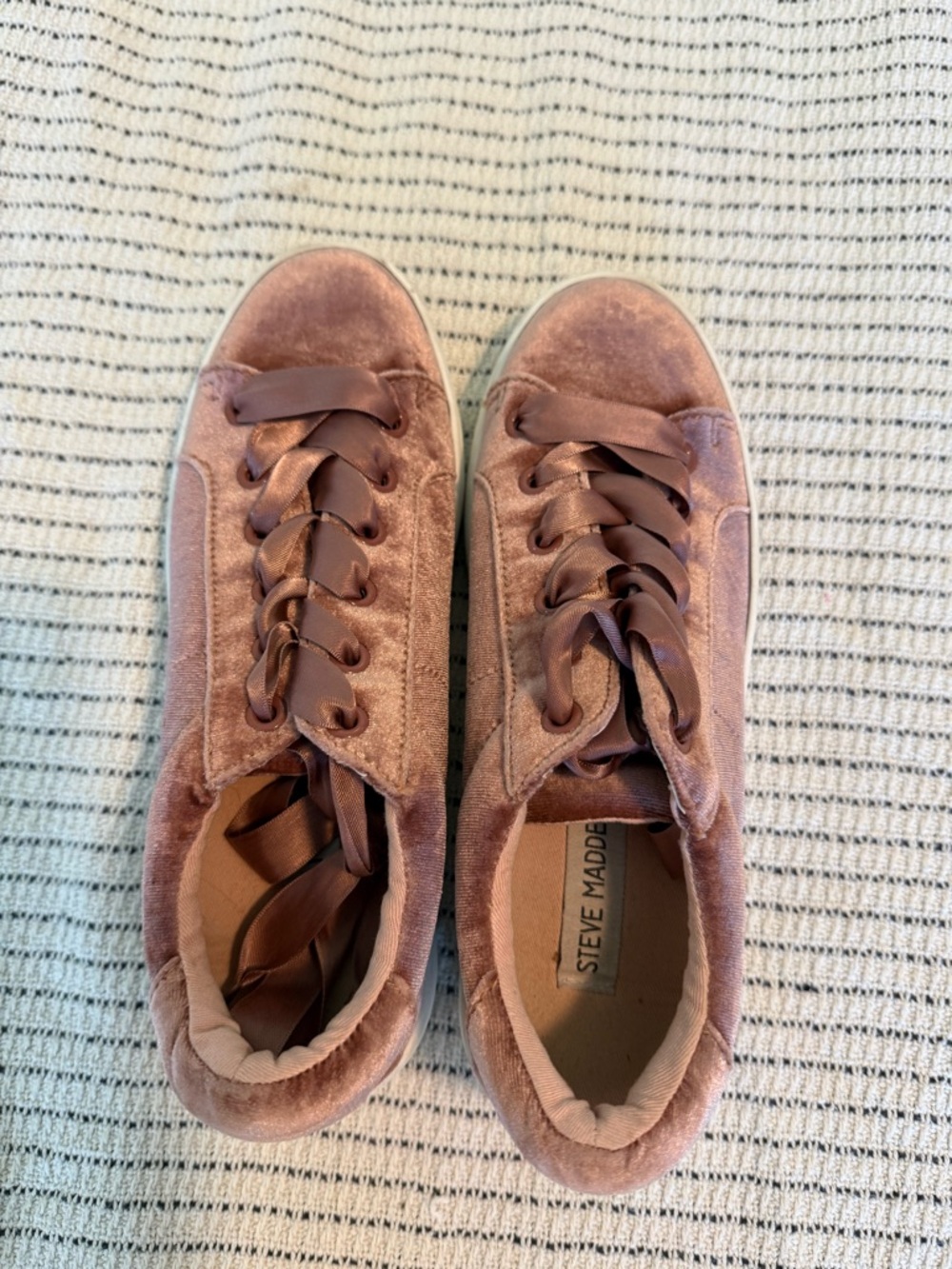 Steve Madden Mauve Velvet Low-Top Sneakers